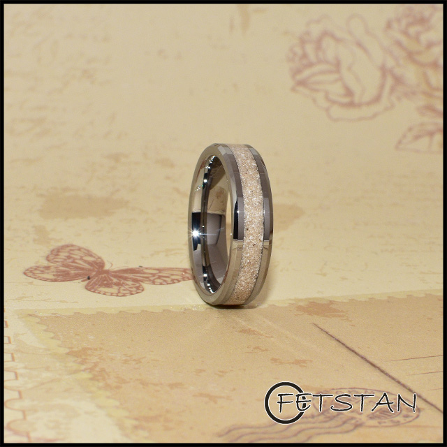 Bague argentée avec cendres en tungstène façonnée par Fetstan